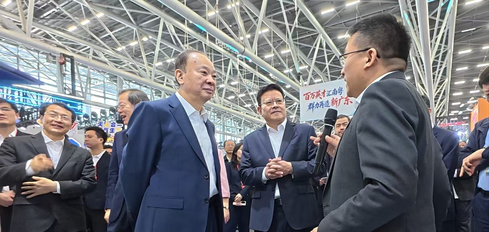 省委书记黄坤明、省长孟凡利巡馆调研现场